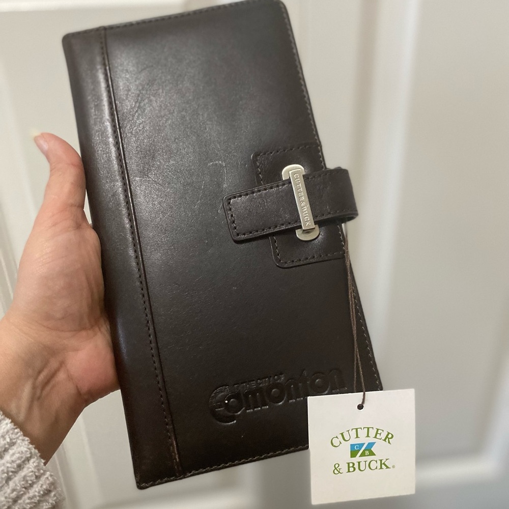 Cutter & Buck Dark Brown Leather travel wallet new with tag